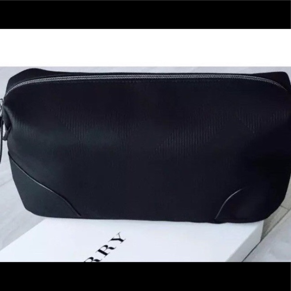 🆕HP🎉 BURBERRY  BEAUTY  POUCH 🎉💅🏼💋💄 - Picture 3 of 5